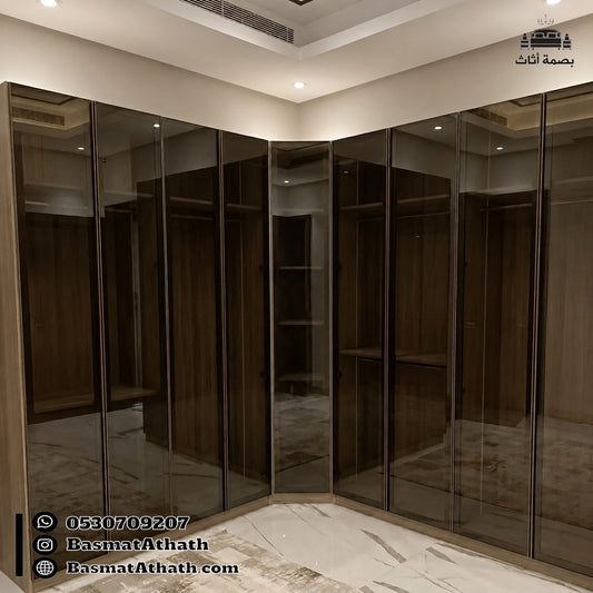 دولاب ملابس زاوية زجاج داكن فاخر